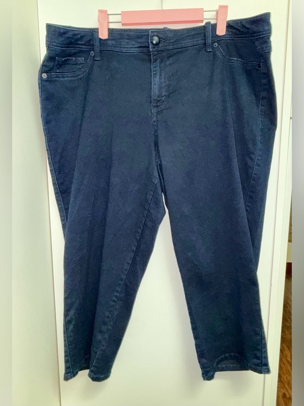 Roz & Ali Ankle / Cropped Jeans in Black